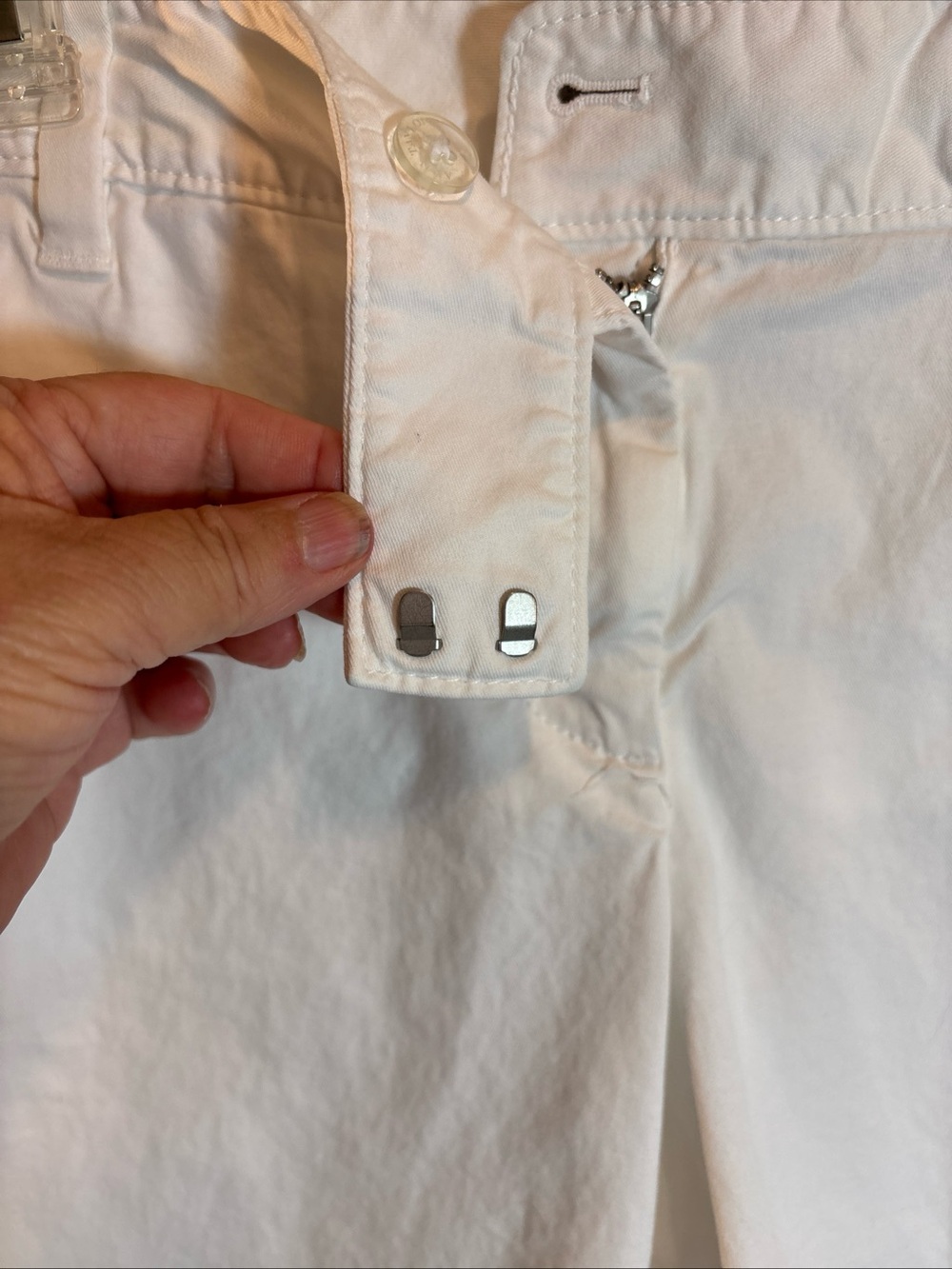 Ann Taylor Classic Women's White Cotton Bermuda Shorts. 726 - Picture 3 of 9